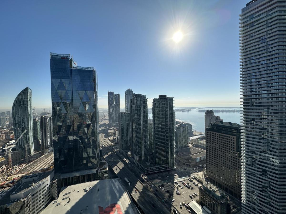 Luxury Downtown Toronto 2 Bedroom Suite With City And Lake Views And Free Parking Екстер'єр фото
