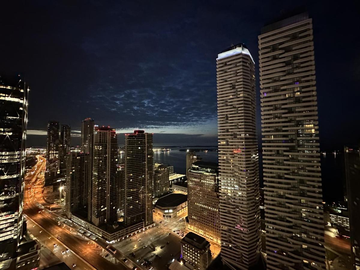 Luxury Downtown Toronto 2 Bedroom Suite With City And Lake Views And Free Parking Екстер'єр фото