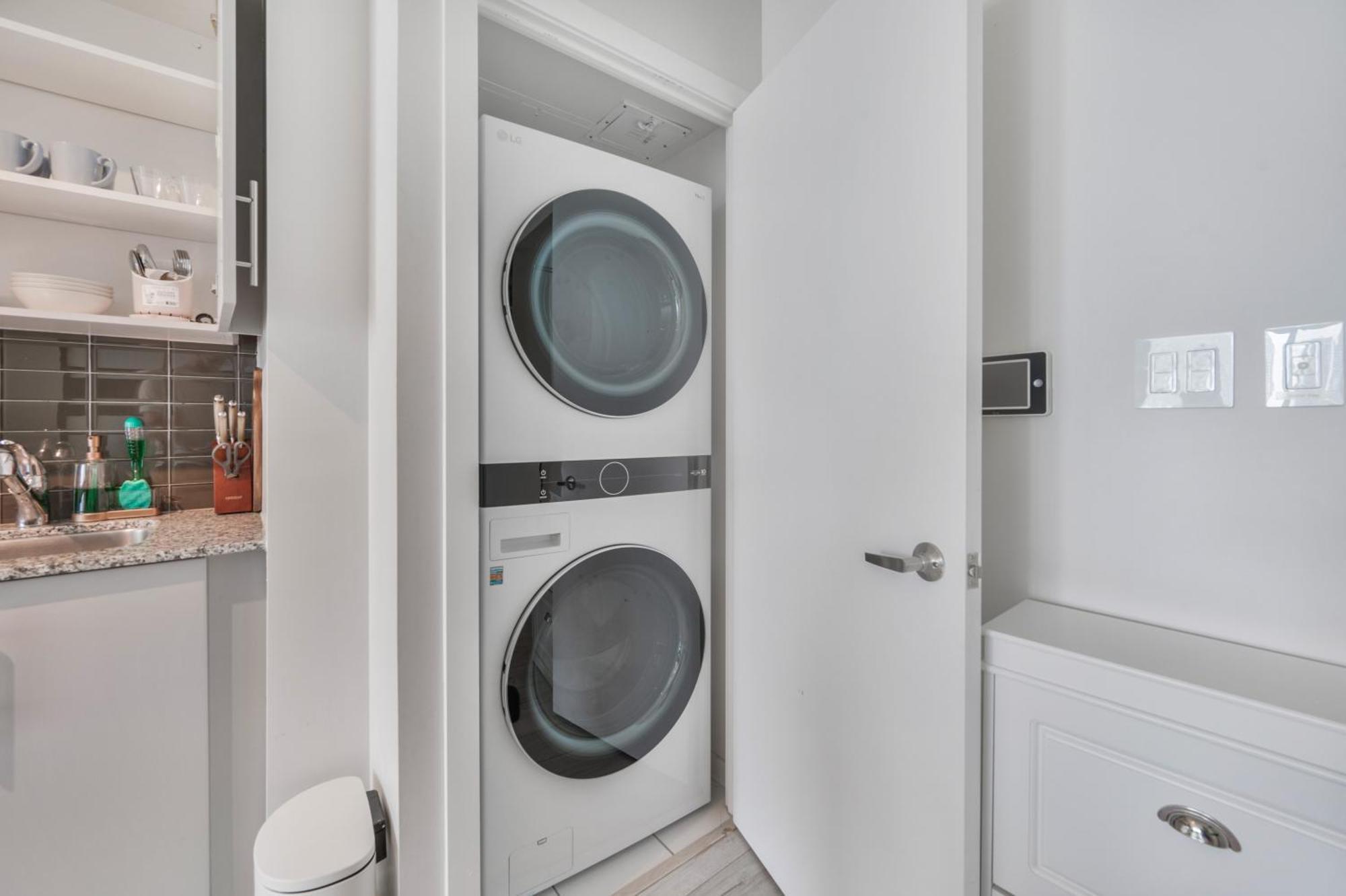Luxury Downtown Toronto 2 Bedroom Suite With City And Lake Views And Free Parking Екстер'єр фото