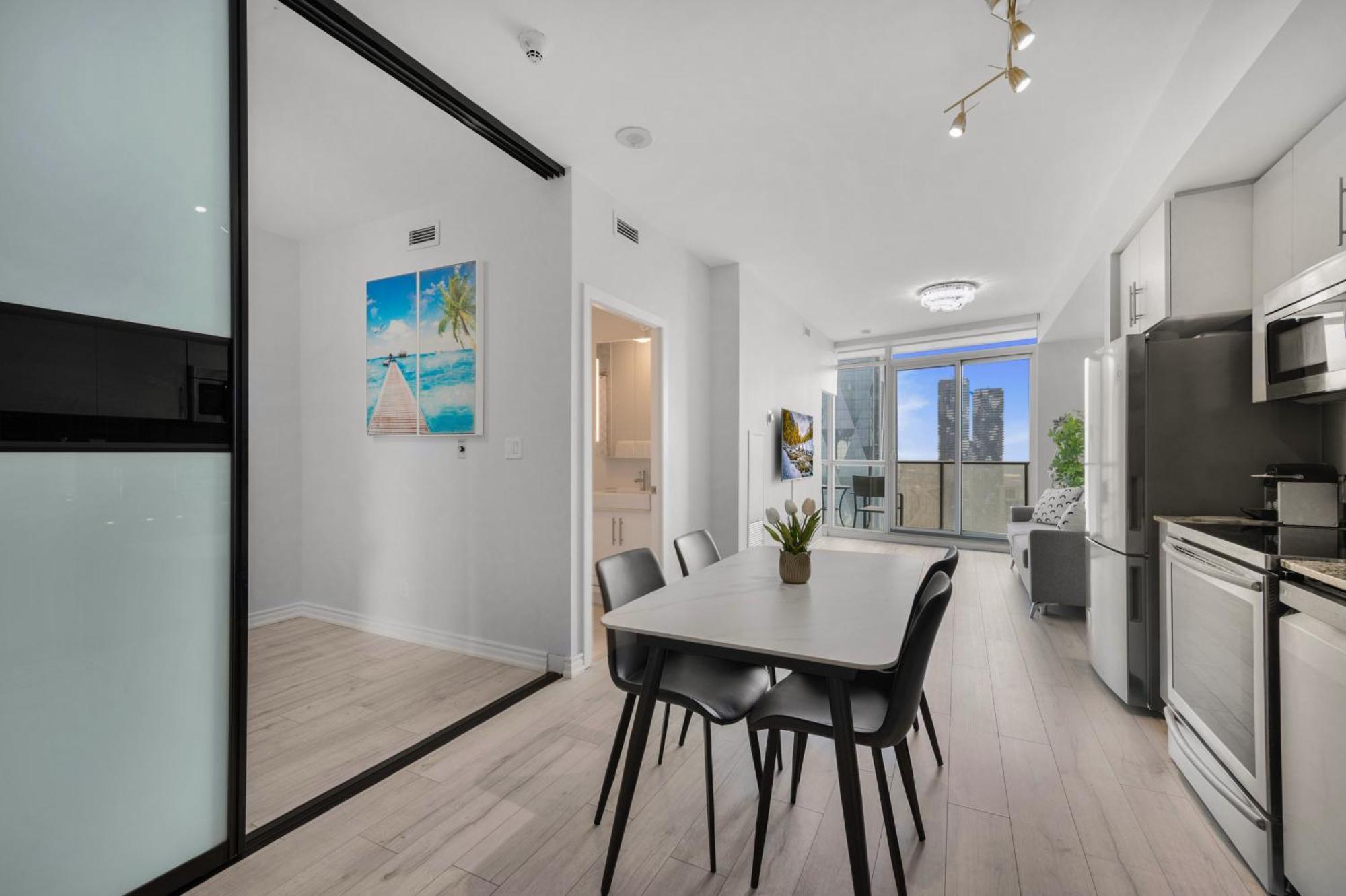 Luxury Downtown Toronto 2 Bedroom Suite With City And Lake Views And Free Parking Екстер'єр фото