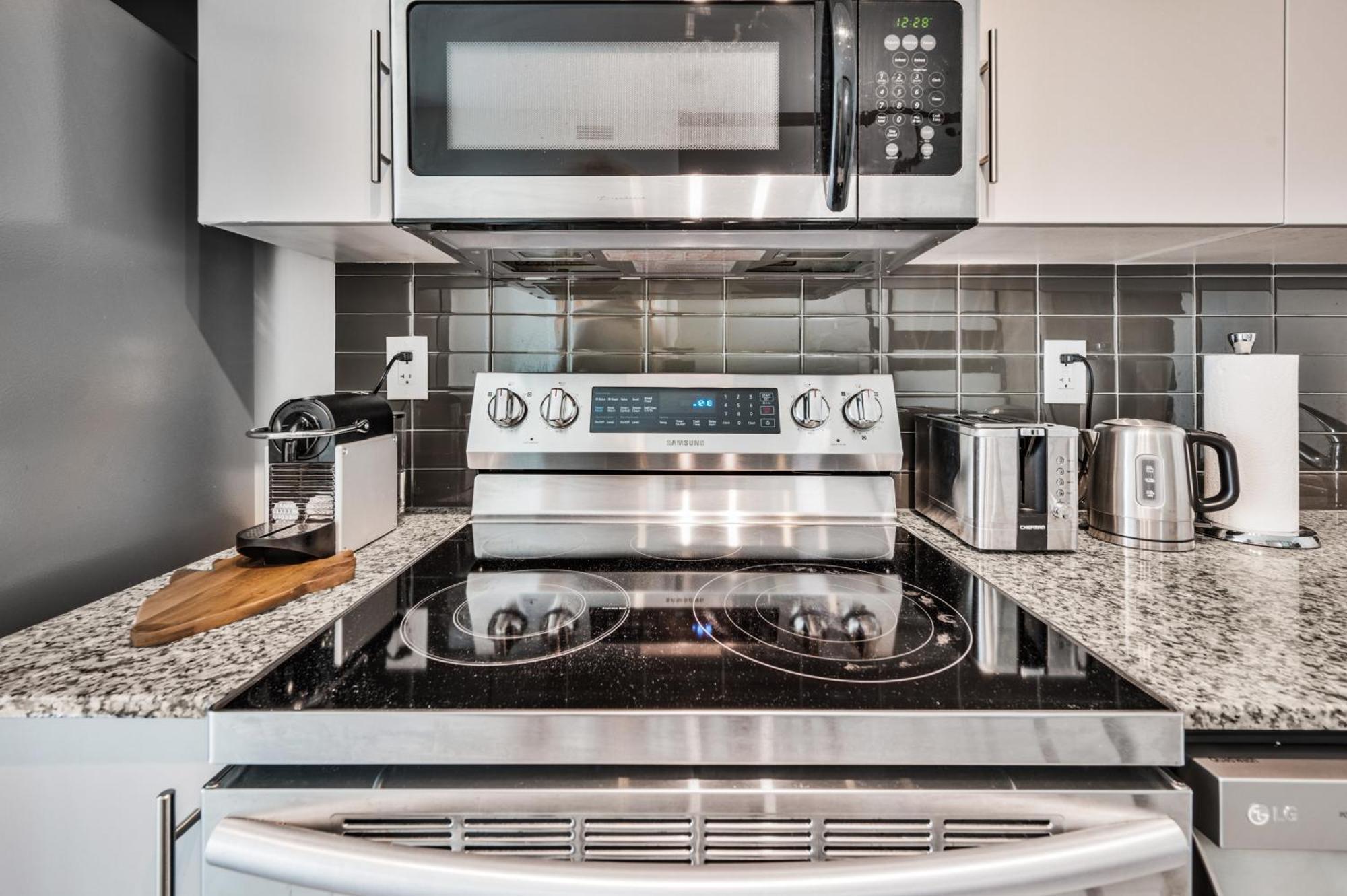 Luxury Downtown Toronto 2 Bedroom Suite With City And Lake Views And Free Parking Екстер'єр фото