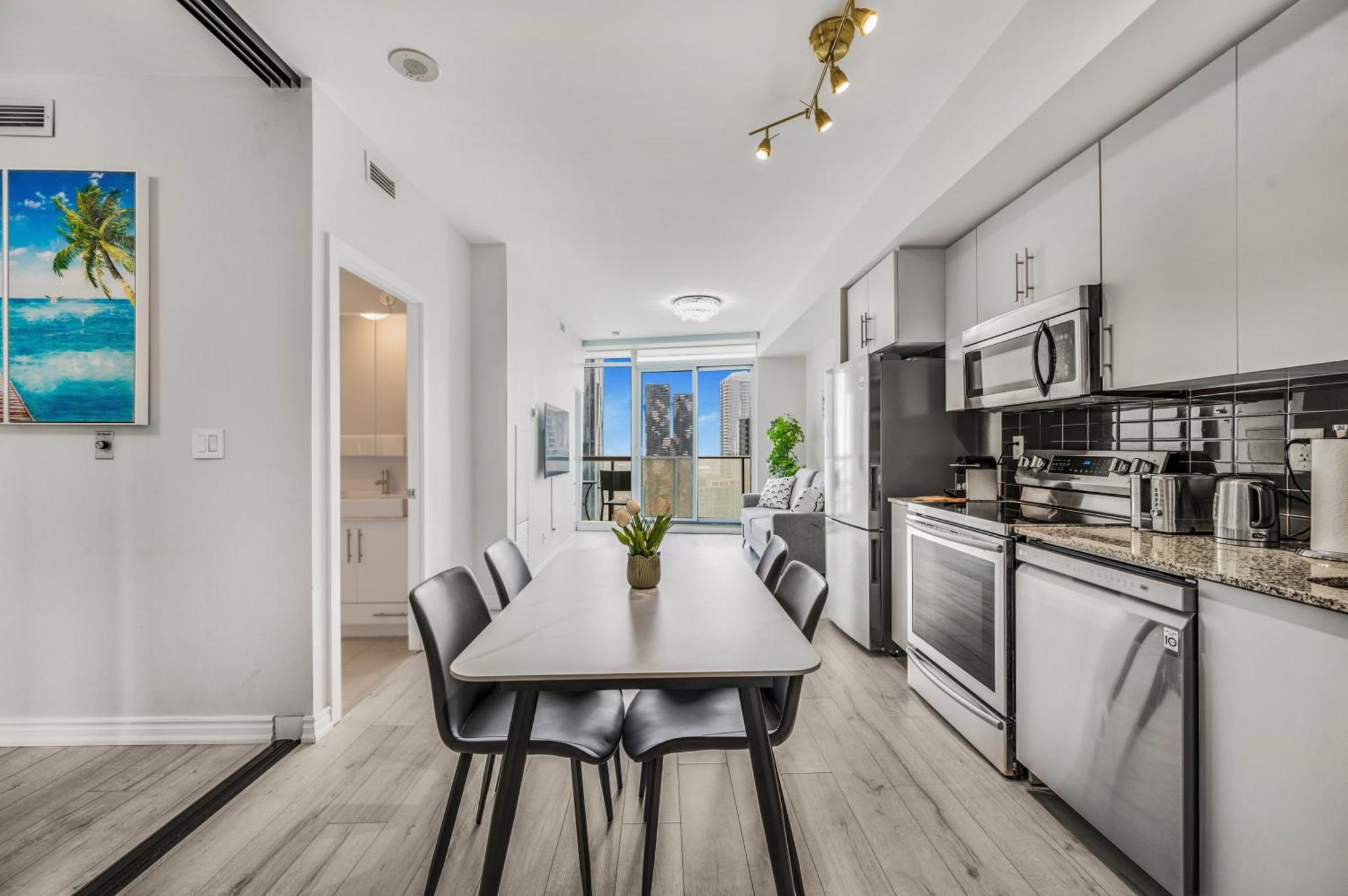Luxury Downtown Toronto 2 Bedroom Suite With City And Lake Views And Free Parking Екстер'єр фото